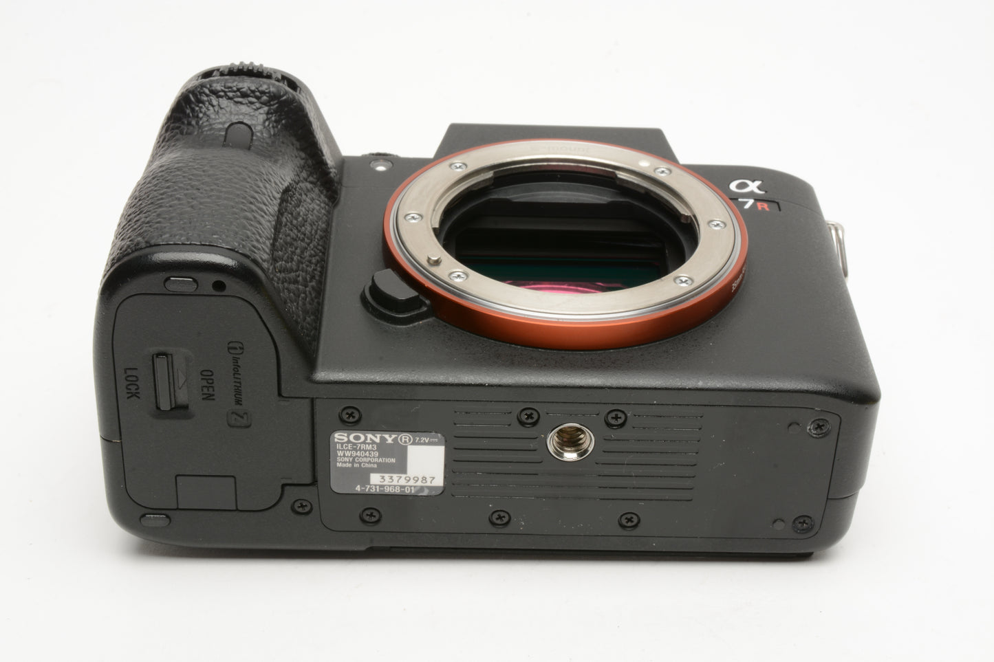 Sony A7R III Mirrorless Body, 16K Acts, Cracked screen, still great