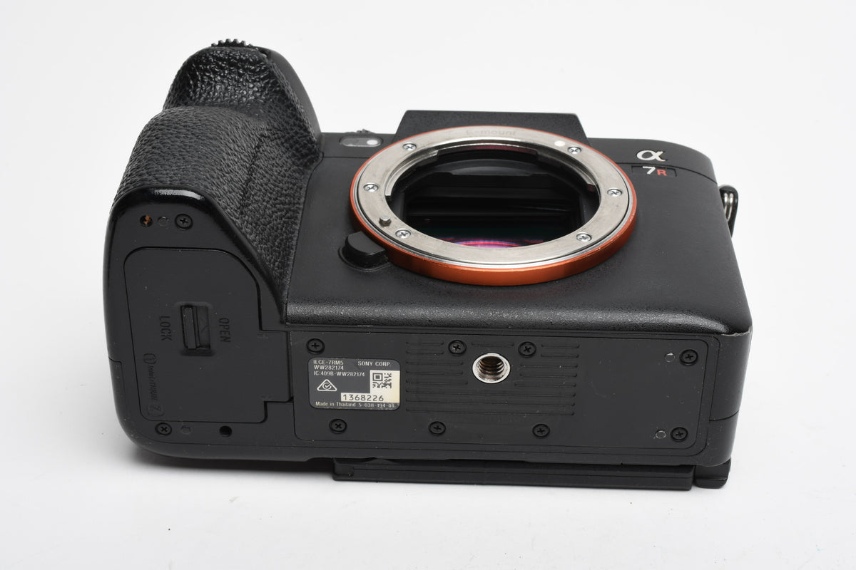 Sony A7R V Mirrorless body, 83K Acts, batt, charger, Fully tested, Good!