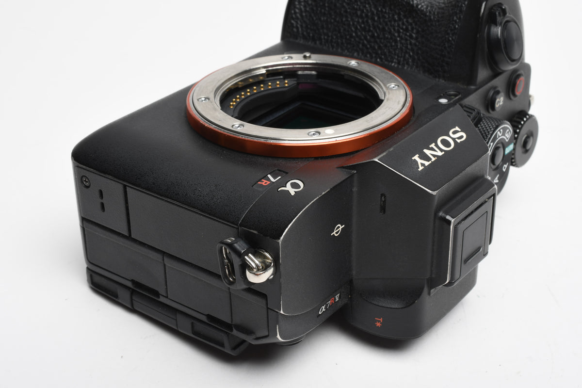 Sony A7R V Mirrorless body, 83K Acts, batt, charger, Fully tested, Good!