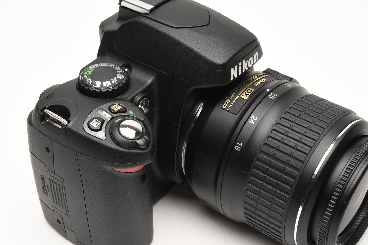 Nikon D40 DSLR body w/Nikkor 18-55mm f3.5-5.6G ED II Boxed, Mint, Only 29 Acts!