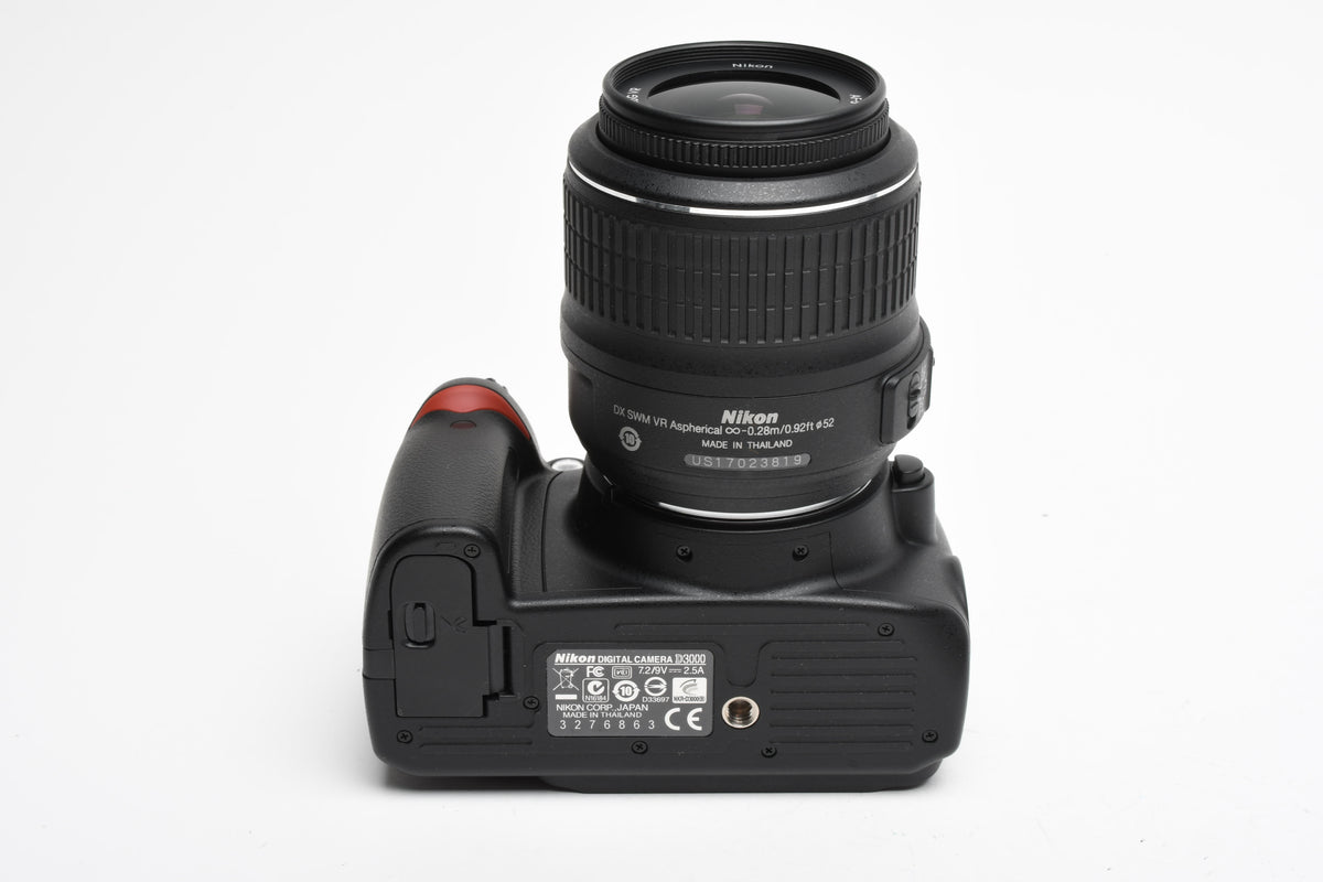 Nikon D3000 DSLR w/Nikkor AFS 18-55mm f3.5-5.6G VR Lens, Only 166 Acts