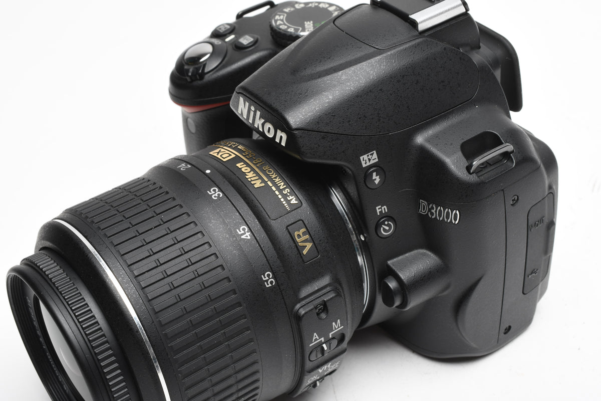 Nikon D3000 DSLR w/Nikkor AFS 18-55mm f3.5-5.6G VR Lens, Only 166 Acts