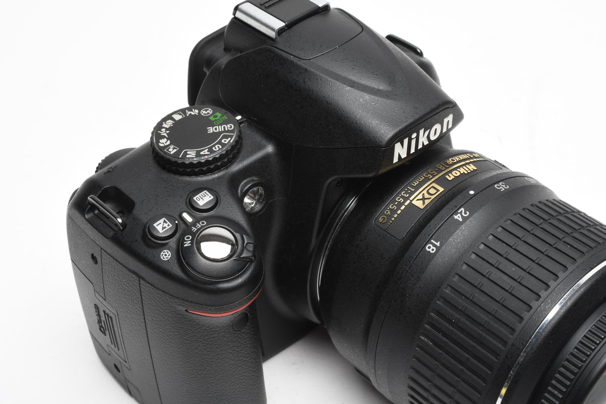 Nikon D3000 DSLR w/Nikkor AFS 18-55mm f3.5-5.6G VR Lens, Only 166 Acts