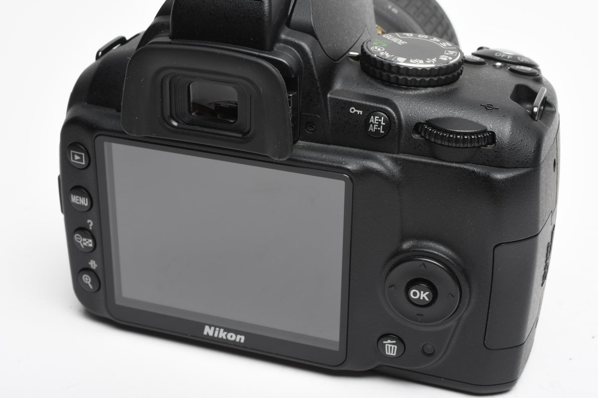 Nikon D3000 DSLR w/Nikkor AFS 18-55mm f3.5-5.6G VR Lens, Only 166 Acts