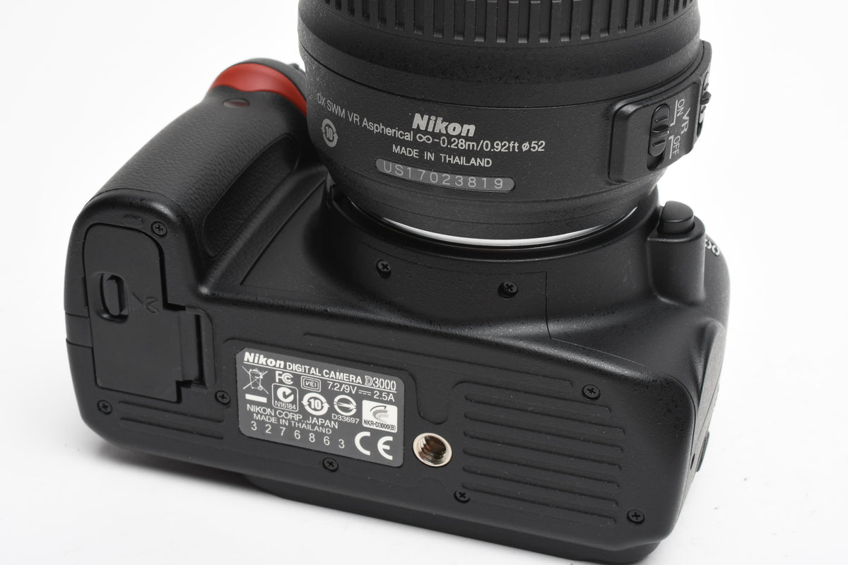 Nikon D3000 DSLR w/Nikkor AFS 18-55mm f3.5-5.6G VR Lens, Only 166 Acts