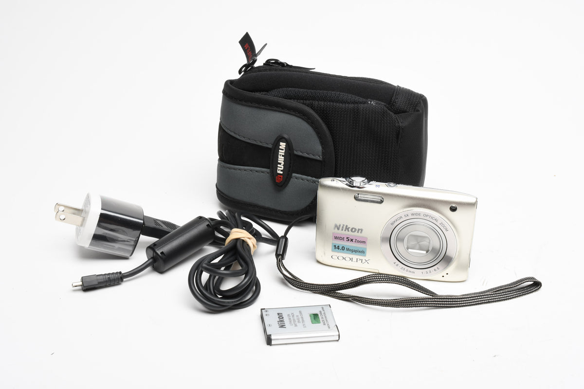 Nikon CoolPix S3100 14MP Digital Point&Shoot camera w/Case, Batt+charger