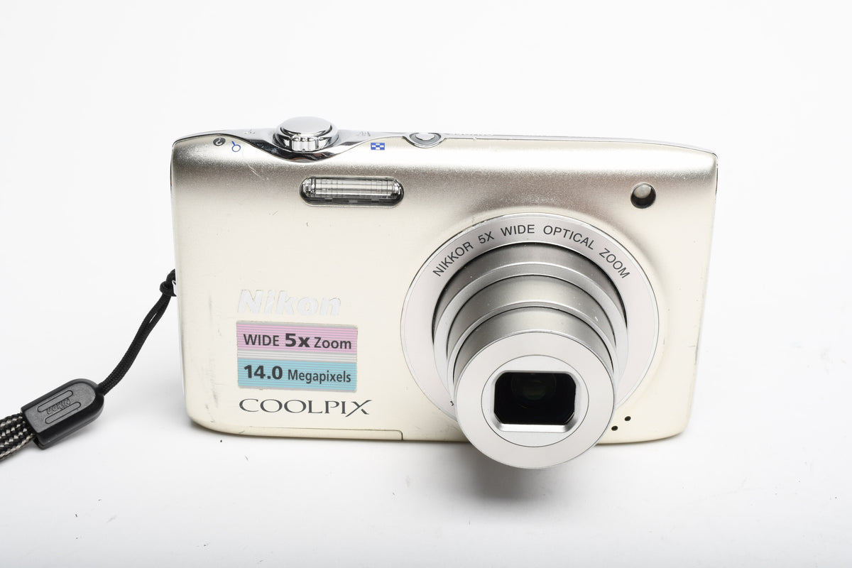 Nikon CoolPix S3100 14MP Digital Point&Shoot camera w/Case, Batt+charger