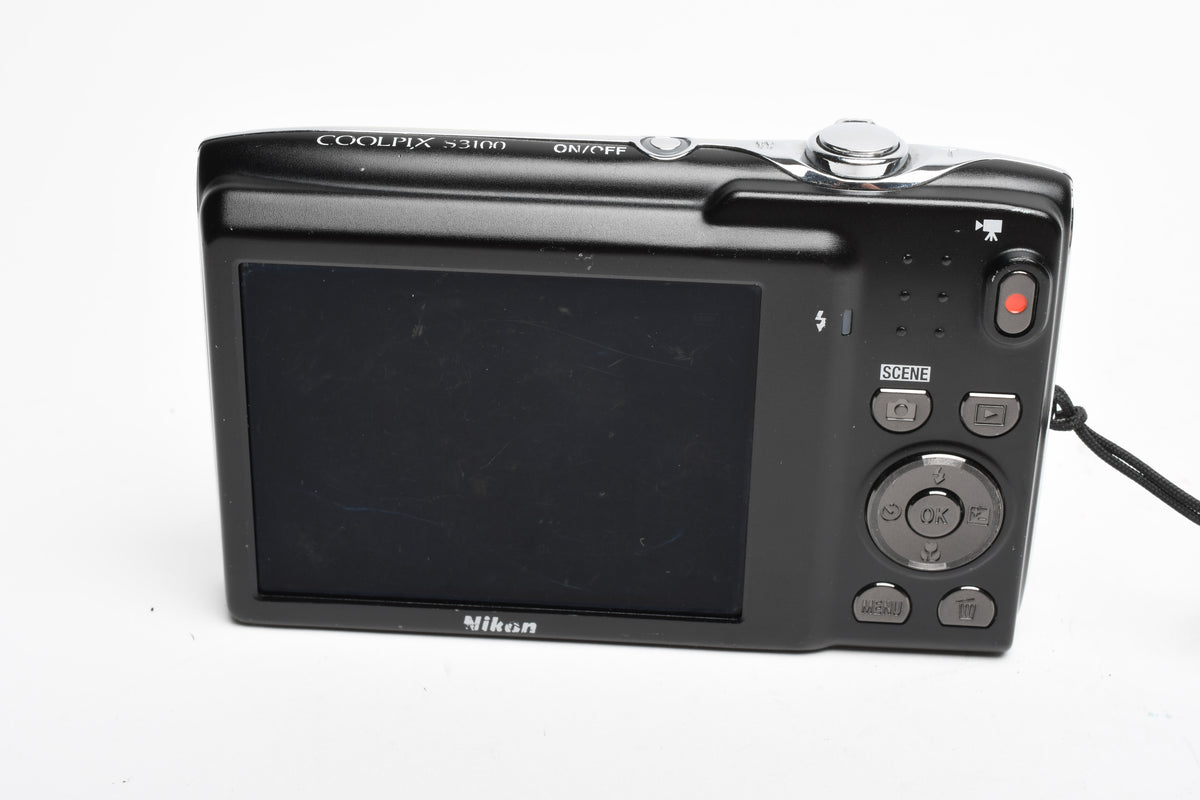 Nikon CoolPix S3100 14MP Digital Point&Shoot camera w/Case, Batt+charger