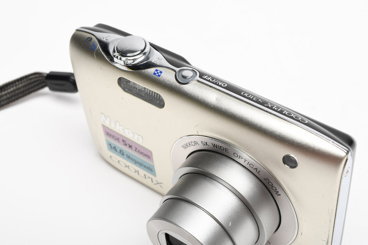 Nikon CoolPix S3100 14MP Digital Point&Shoot camera w/Case, Batt+charger