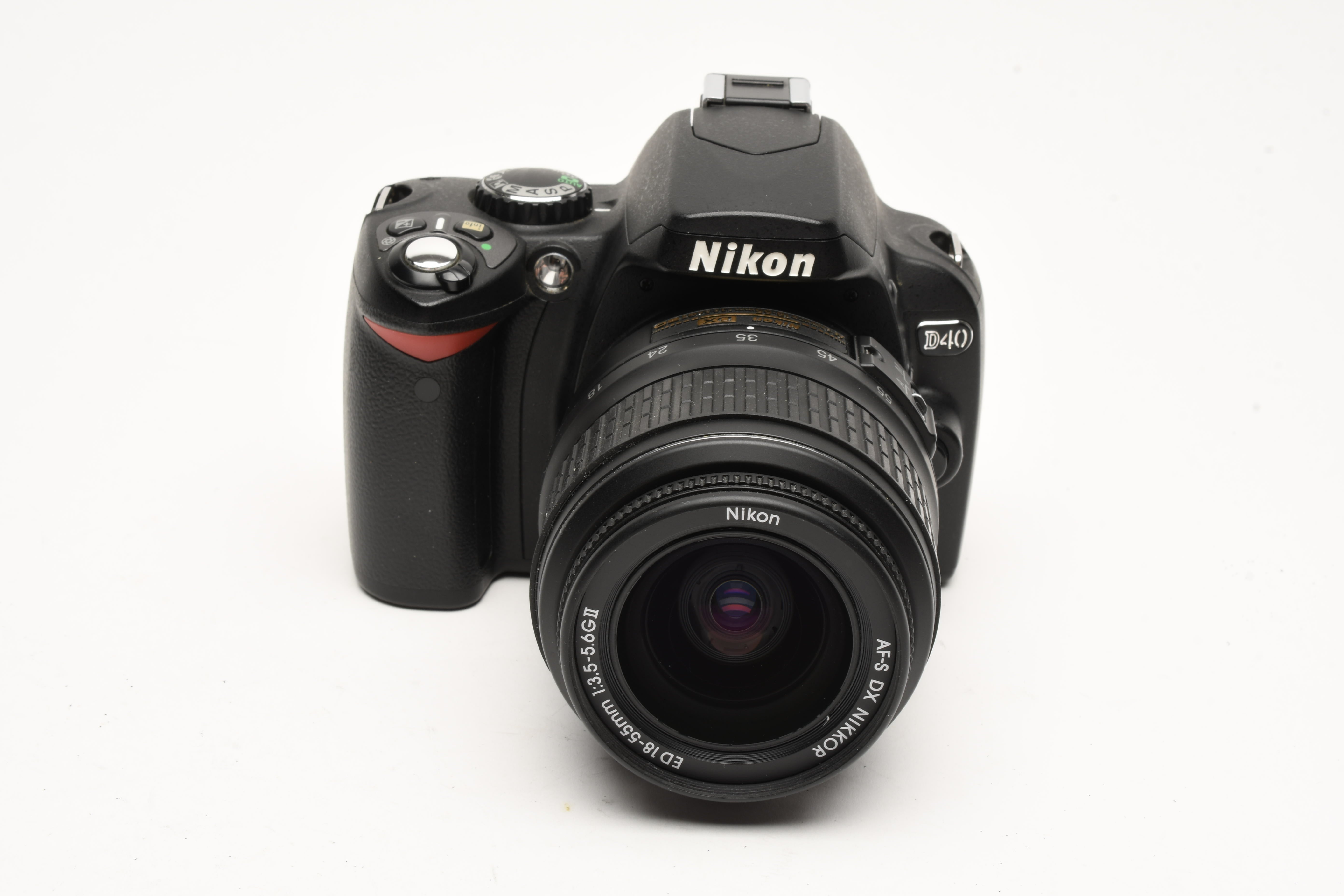 Nikon D40/AF-S DX ED18-55mm F3.5-5.6G II