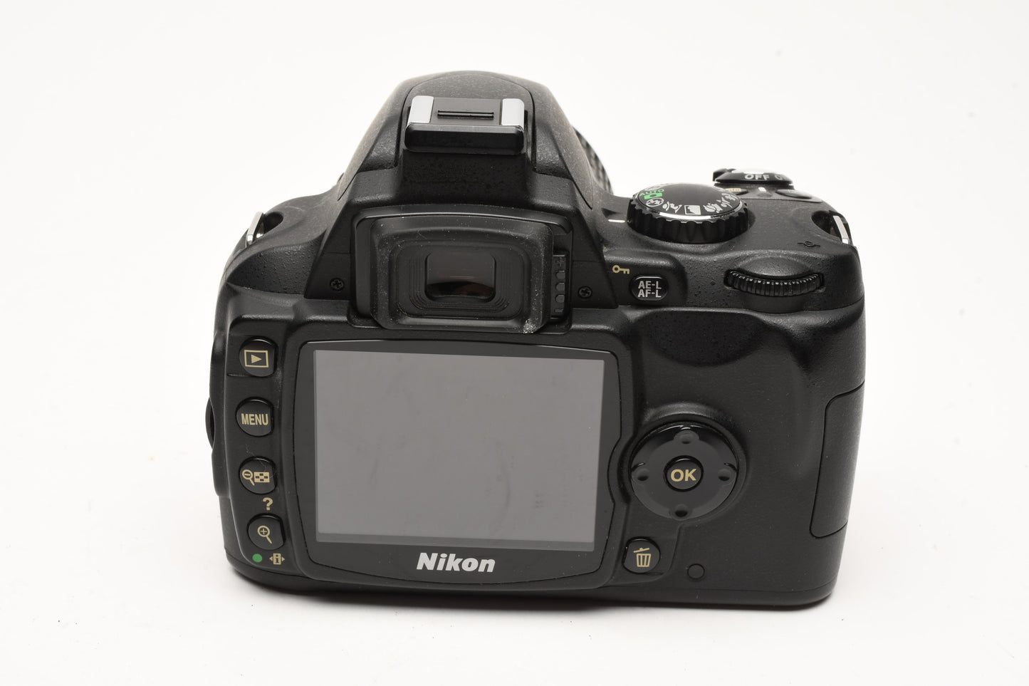 Nikon D40 DSLR body w/Nikkor 18-55mm f3.5-5.6G ED II, Low use, Great!
