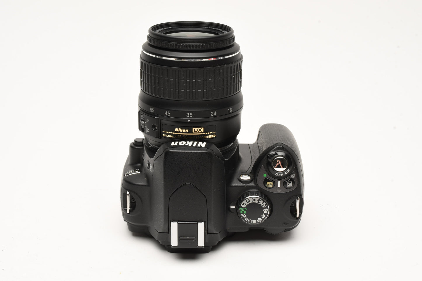 Nikon D40 DSLR body w/Nikkor 18-55mm f3.5-5.6G ED II, Low use, Great!