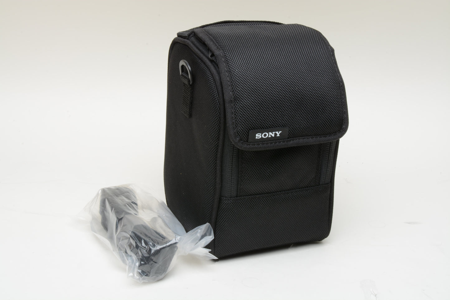 Sony FE 24-70mm f2.8 GM lens, case, hood, caps + strap, clean, sharp, boxed, Mint-