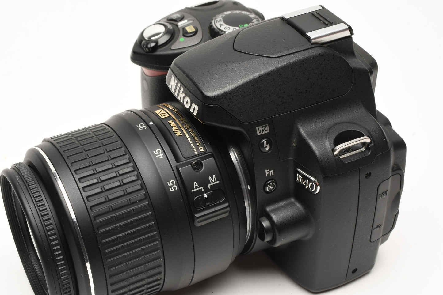 Nikon D40 DSLR body w/Nikkor 18-55mm f3.5-5.6G ED II, Low use, Great!