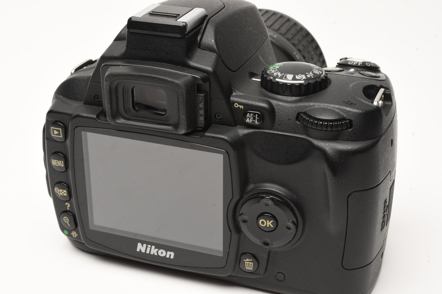 Nikon D40 DSLR body w/Nikkor 18-55mm f3.5-5.6G ED II, Low use, Great!