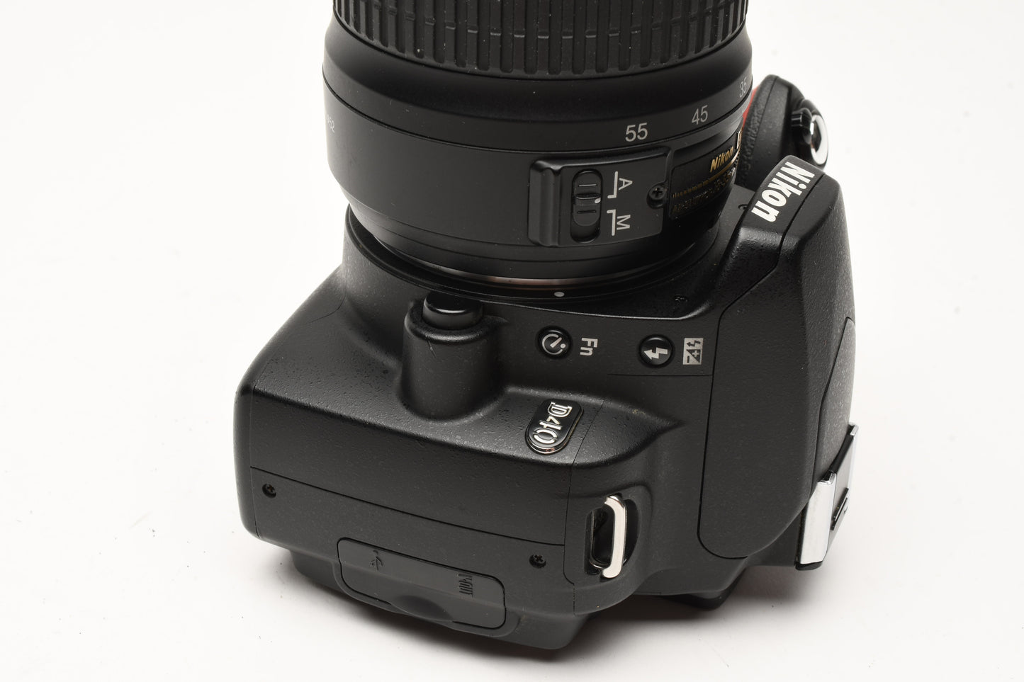 Nikon D40 DSLR body w/Nikkor 18-55mm f3.5-5.6G ED II, Low use, Great!