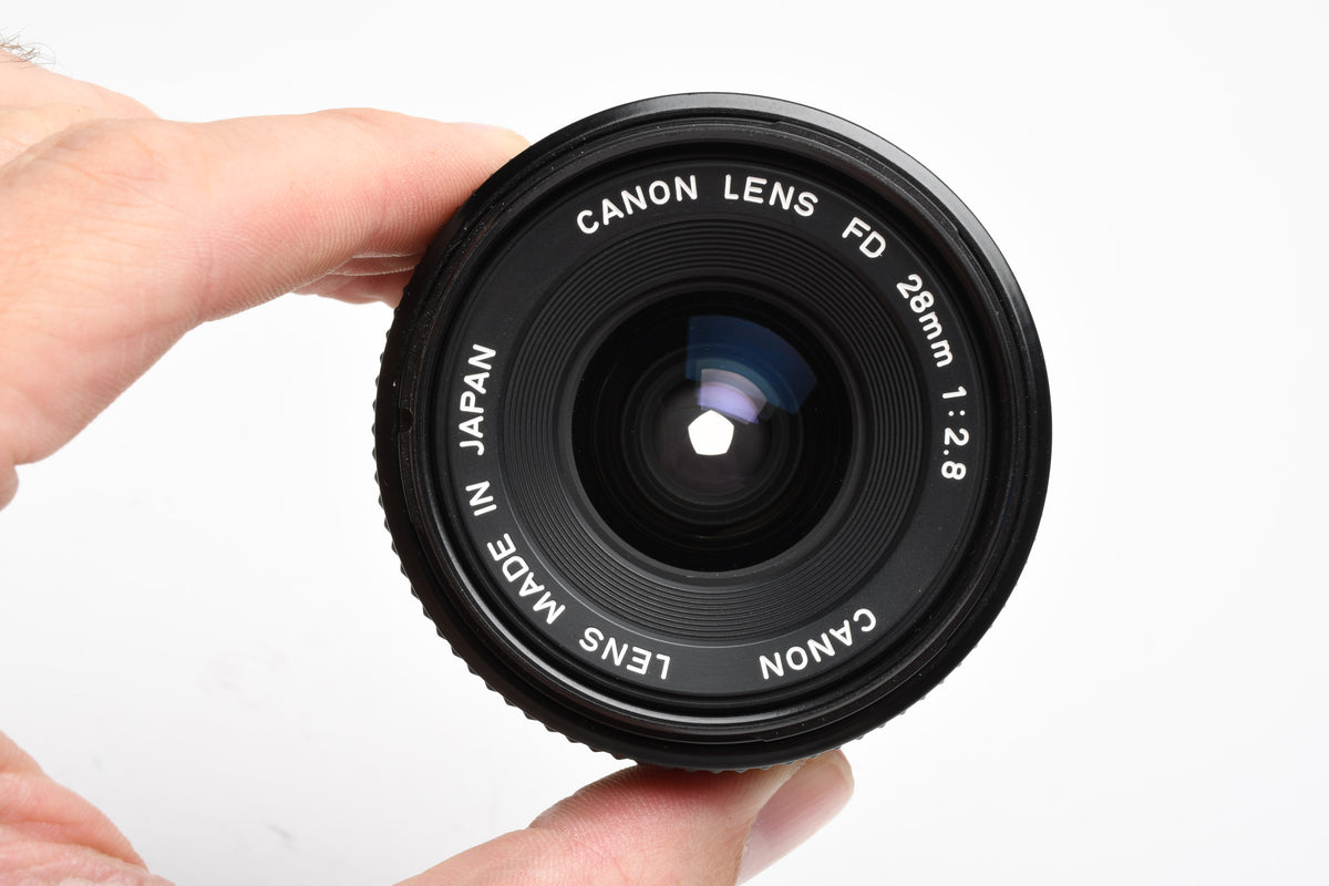 Canon FD 28mm f2.8 wide angle lens, caps, 1A, Mint-, Box