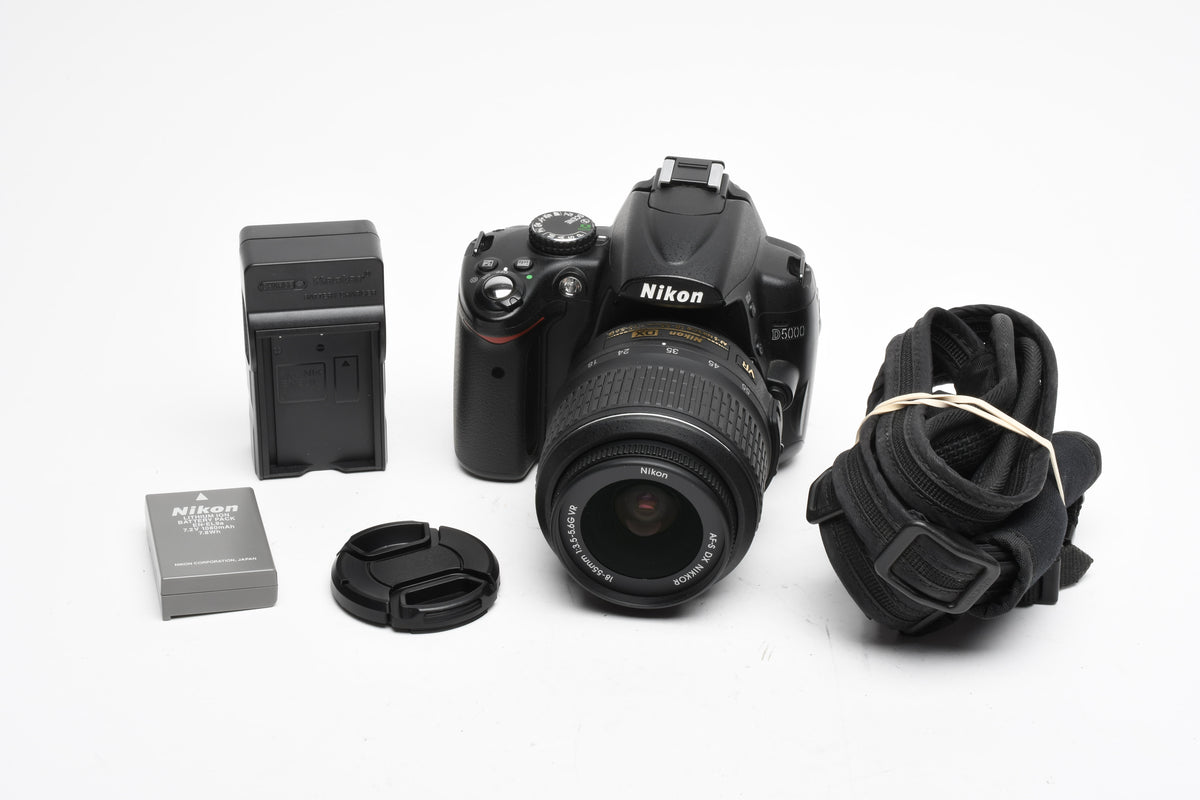 Nikon D5000 DSLR w/Nikkor 18-55mm F3.5-5.6G VR lens, 10K Acts, Clean!