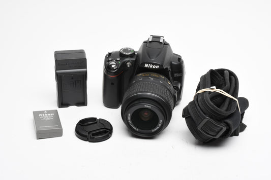 Nikon D5000 DSLR w/Nikkor 18-55mm f3.5-5.6G VR lens, 10K Acts, Clean!