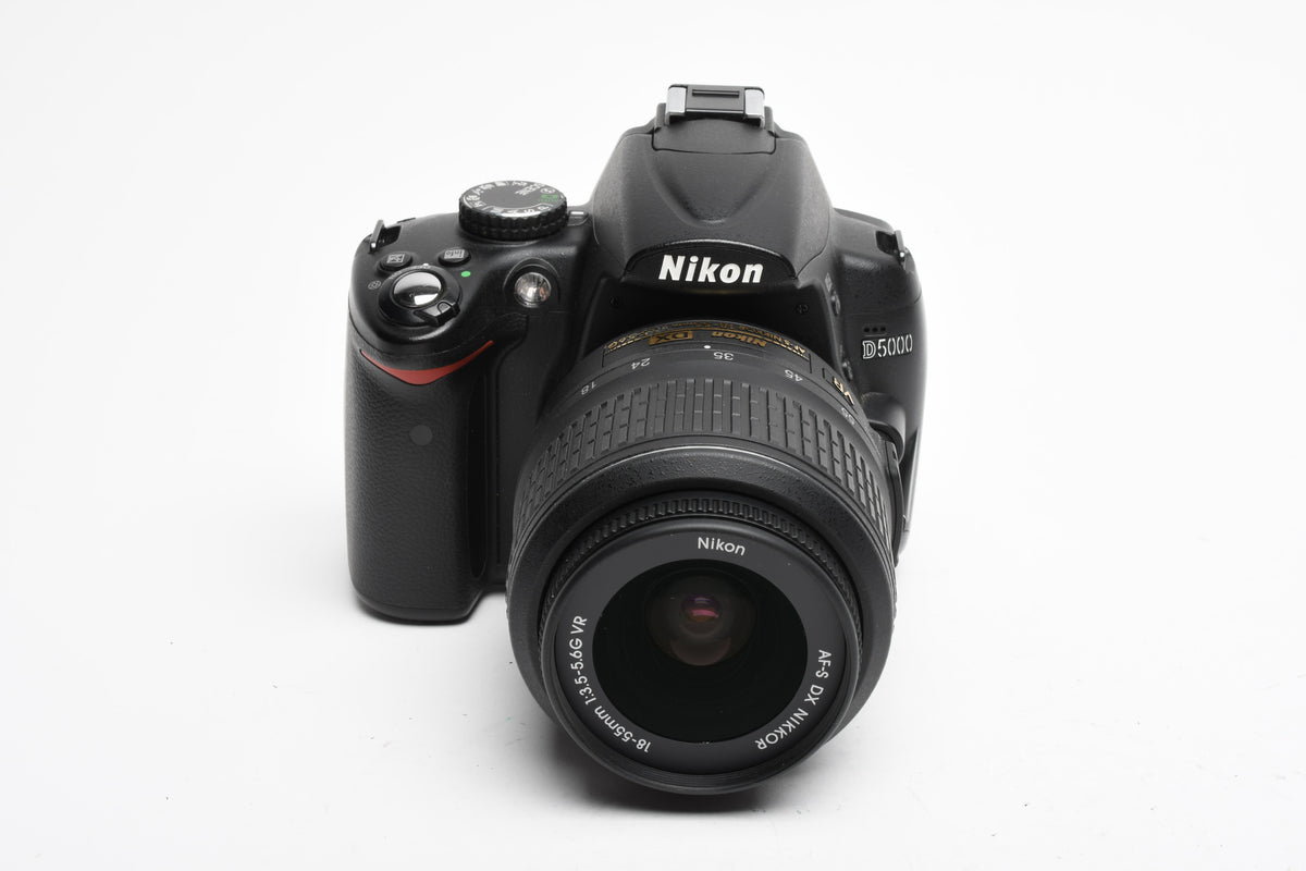 Nikon D5000 DSLR w/Nikkor 18-55mm F3.5-5.6G VR lens, 10K Acts, Clean!