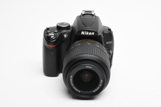 Nikon D5000 DSLR w/Nikkor 18-55mm f3.5-5.6G VR lens, 10K Acts, Clean!