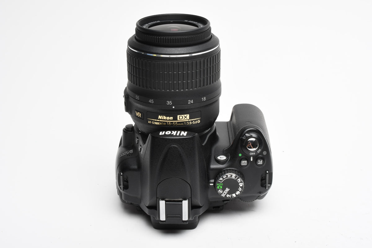 Nikon D5000 DSLR w/Nikkor 18-55mm F3.5-5.6G VR lens, 10K Acts, Clean!