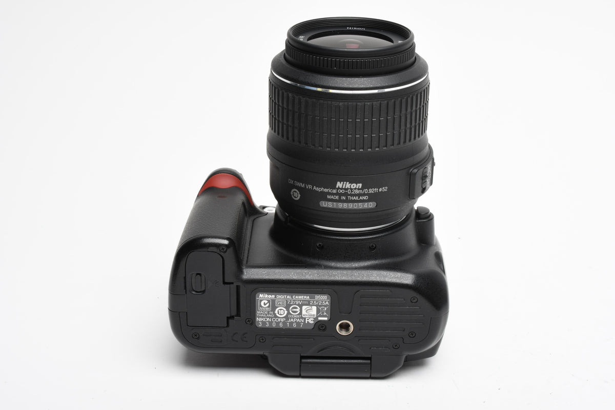 Nikon D5000 DSLR w/Nikkor 18-55mm F3.5-5.6G VR lens, 10K Acts, Clean!
