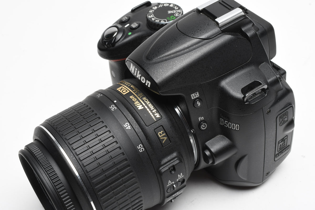 Nikon D5000 DSLR w/Nikkor 18-55mm F3.5-5.6G VR lens, 10K Acts, Clean!