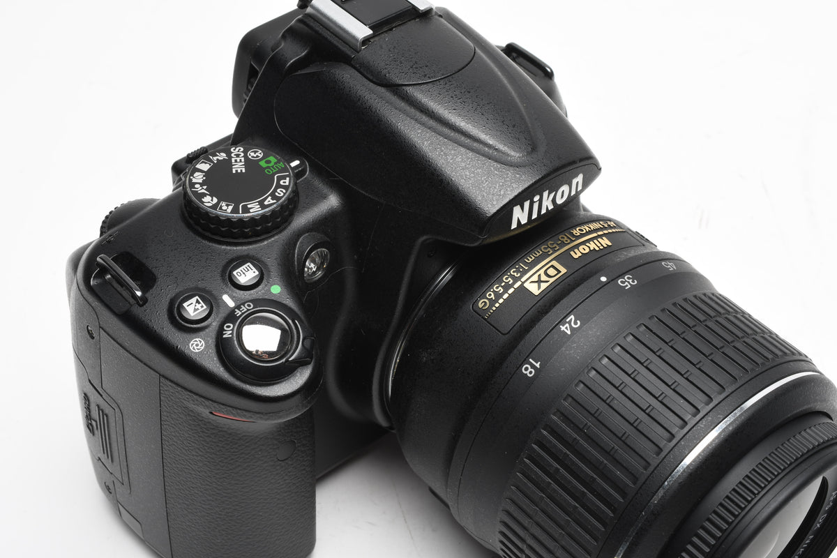 Nikon D5000 DSLR w/Nikkor 18-55mm F3.5-5.6G VR lens, 10K Acts, Clean!