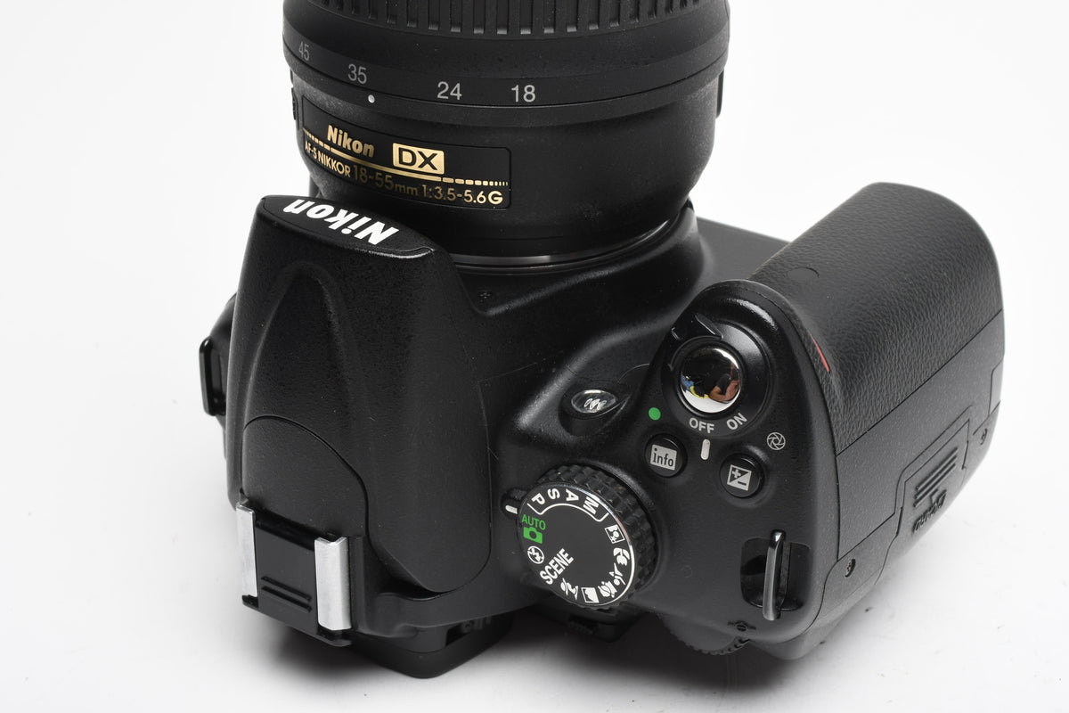 Nikon D5000 DSLR w/Nikkor 18-55mm F3.5-5.6G VR lens, 10K Acts, Clean!