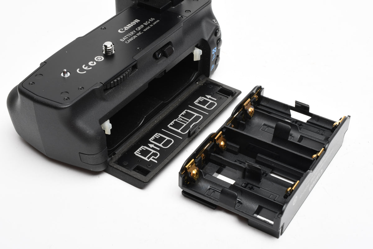 Canon BG-E6 Battery Grip w/BGM-E6 for EOS 5D Mark II DSLR camera, Mint-