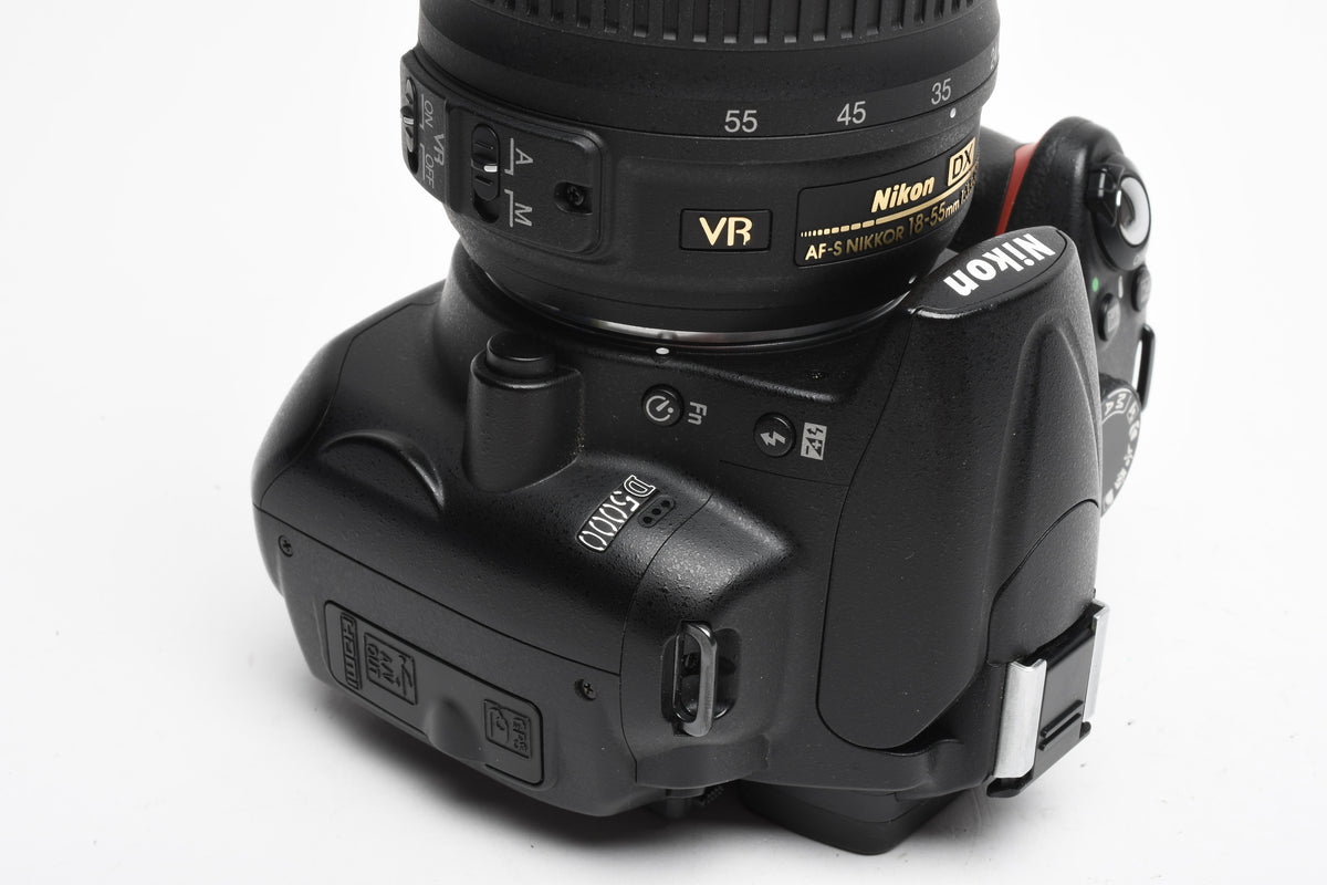 Nikon D5000 DSLR w/Nikkor 18-55mm F3.5-5.6G VR lens, 10K Acts, Clean!