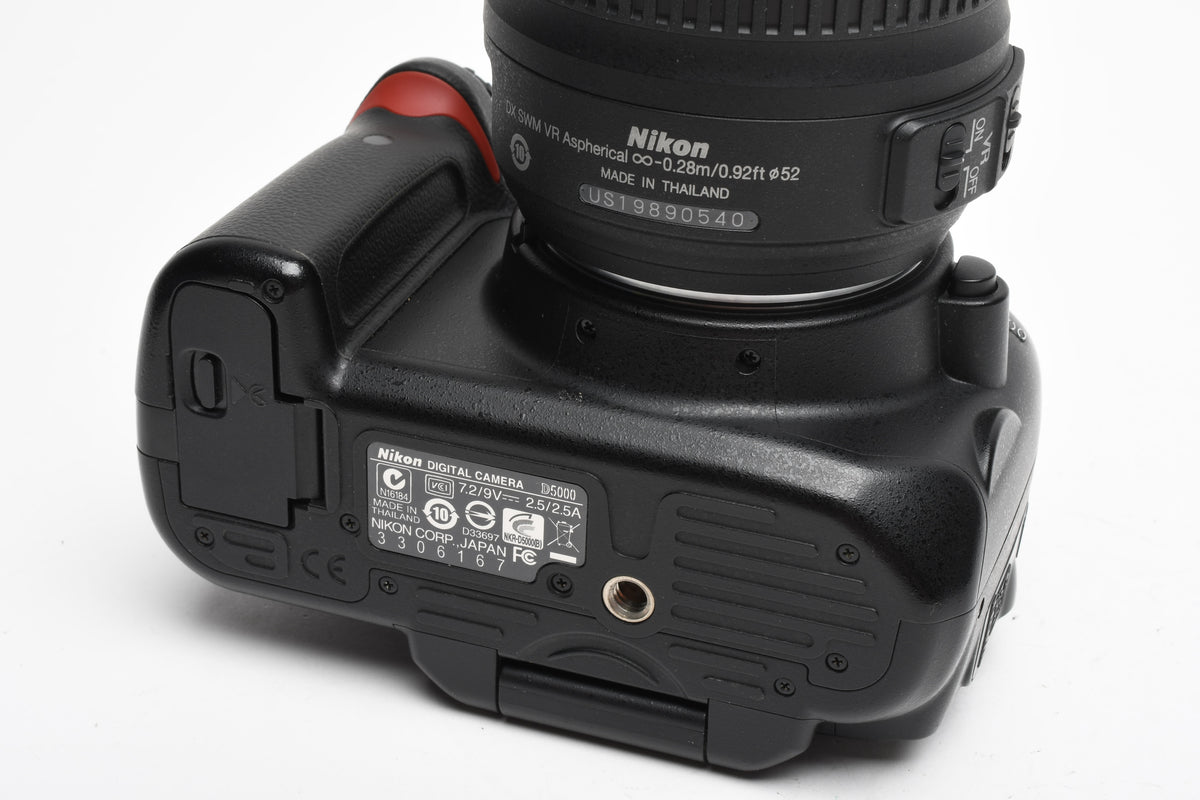 Nikon D5000 DSLR w/Nikkor 18-55mm F3.5-5.6G VR lens, 10K Acts, Clean!