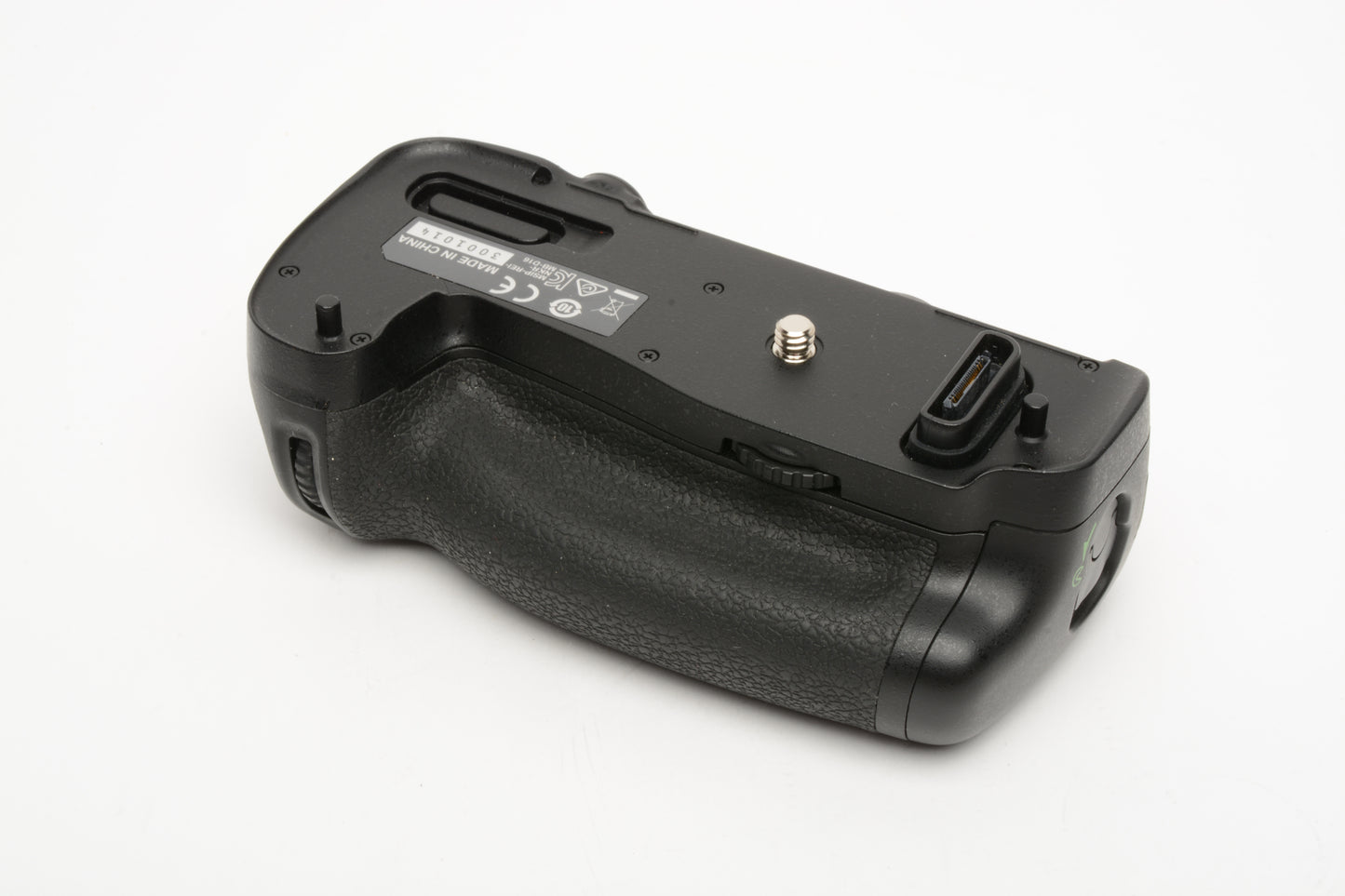 Nikon MB-D16 genuine battery grip. very gently used, w/AA insert