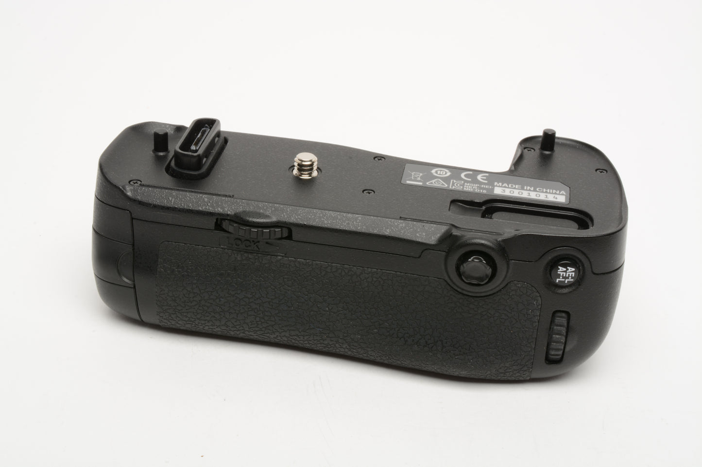 Nikon MB-D16 genuine battery grip. very gently used, w/AA insert
