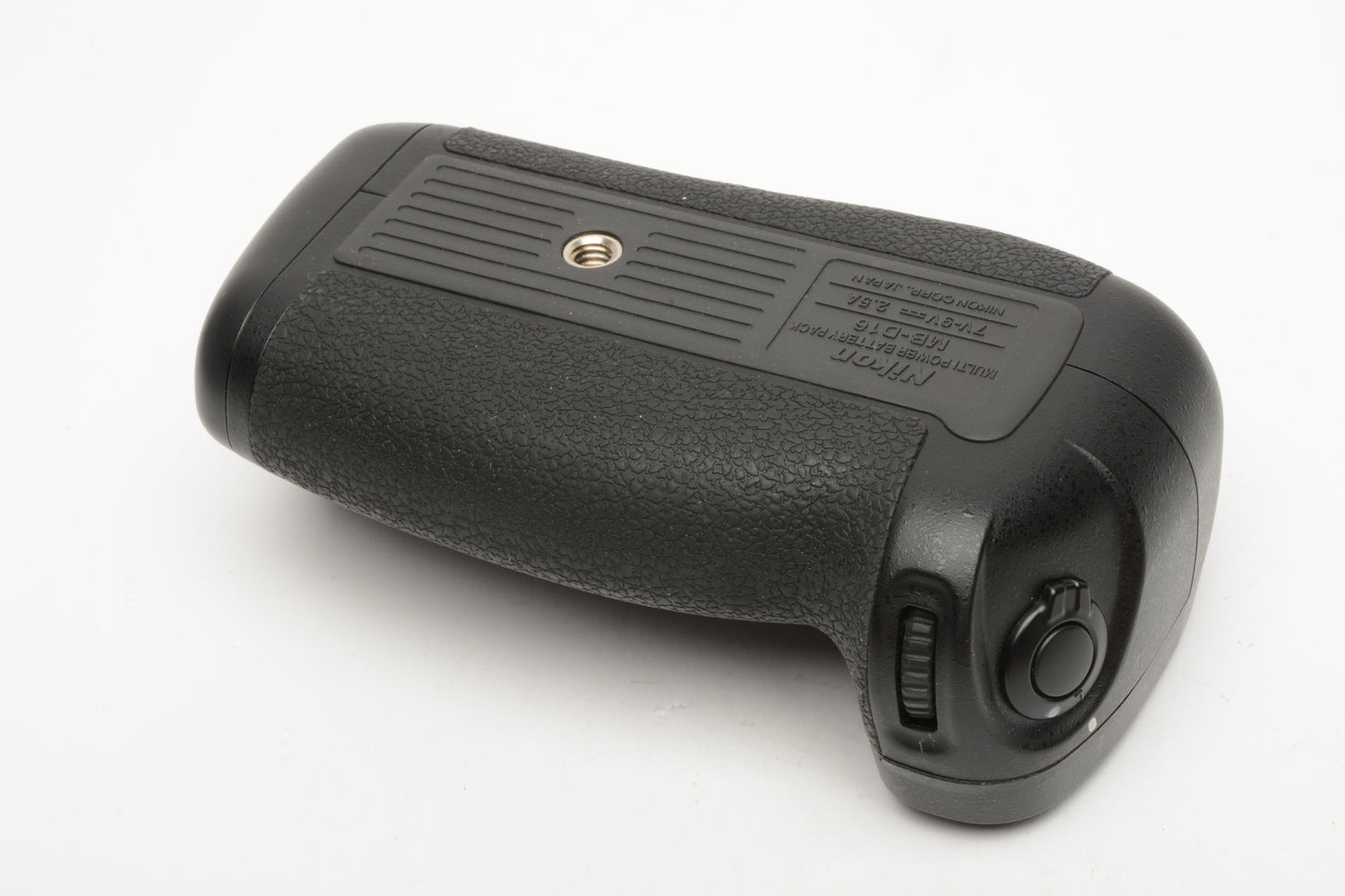Nikon MB-D16 genuine battery grip. very gently used, w/AA insert