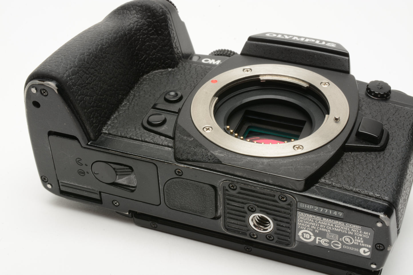 Olympus OM-D E-M1 16.3MP Micro 4/3 body, 19K Acts, Great! 2Batts+flash