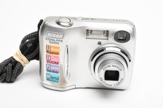 Nikon Coolpix 3200 3.2MP Digital Point&Shoot camera, Strap, Great!