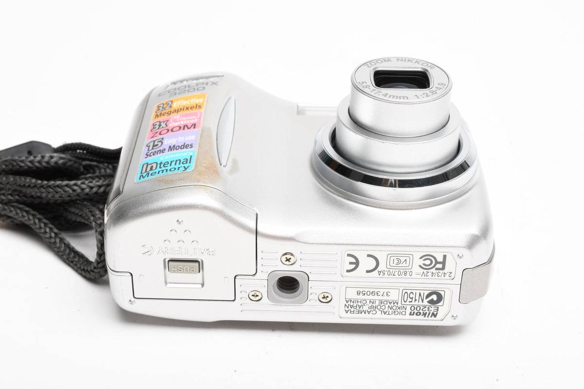 Nikon Coolpix 3200 3.2MP Digital Point&Shoot camera, Strap, Great!
