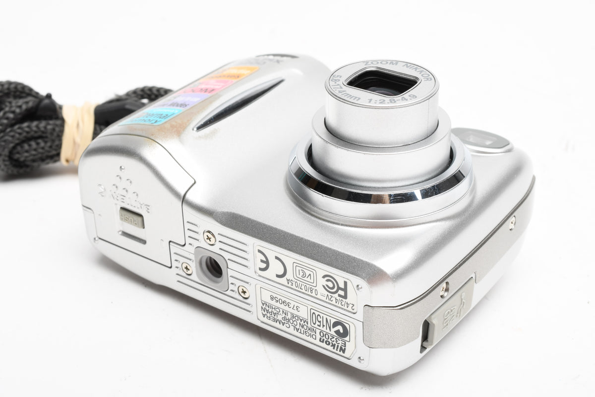 Nikon Coolpix 3200 3.2MP Digital Point&Shoot camera, Strap, Great!