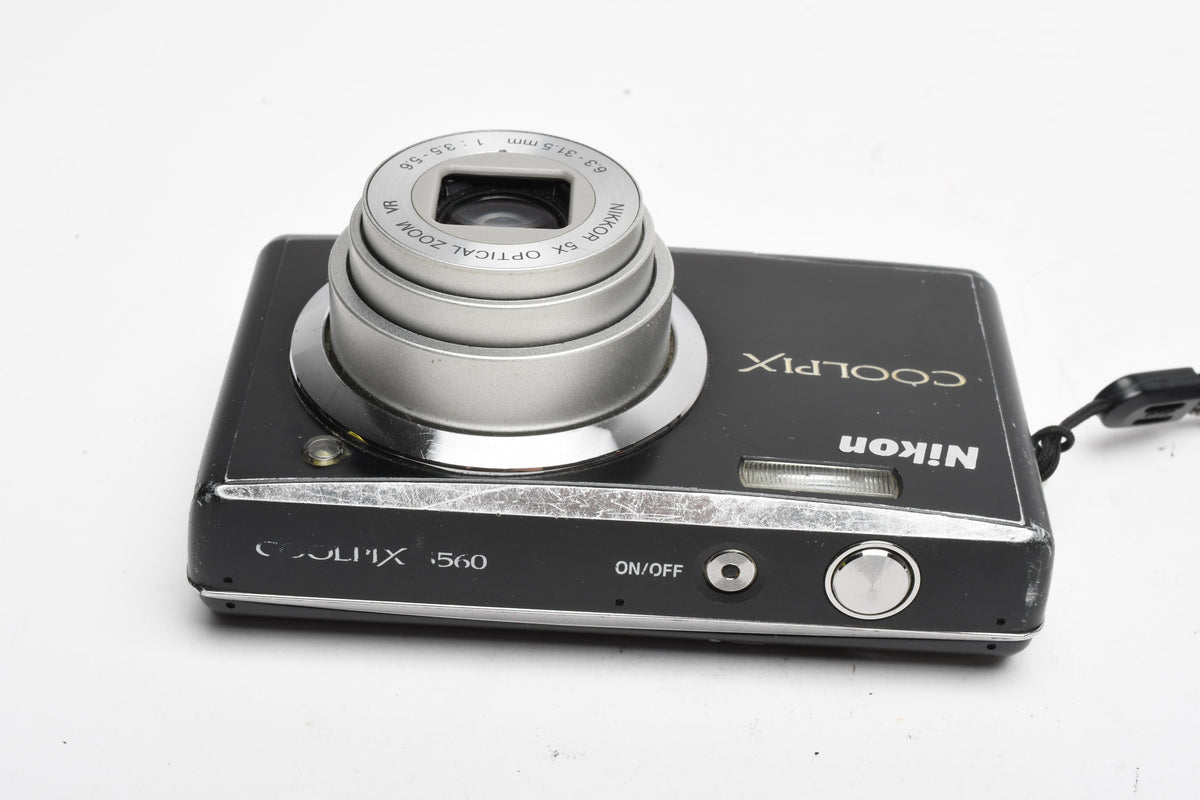 Nikon Coolpix S560 10MP Digital Point&Shoot camera, Case, Tested