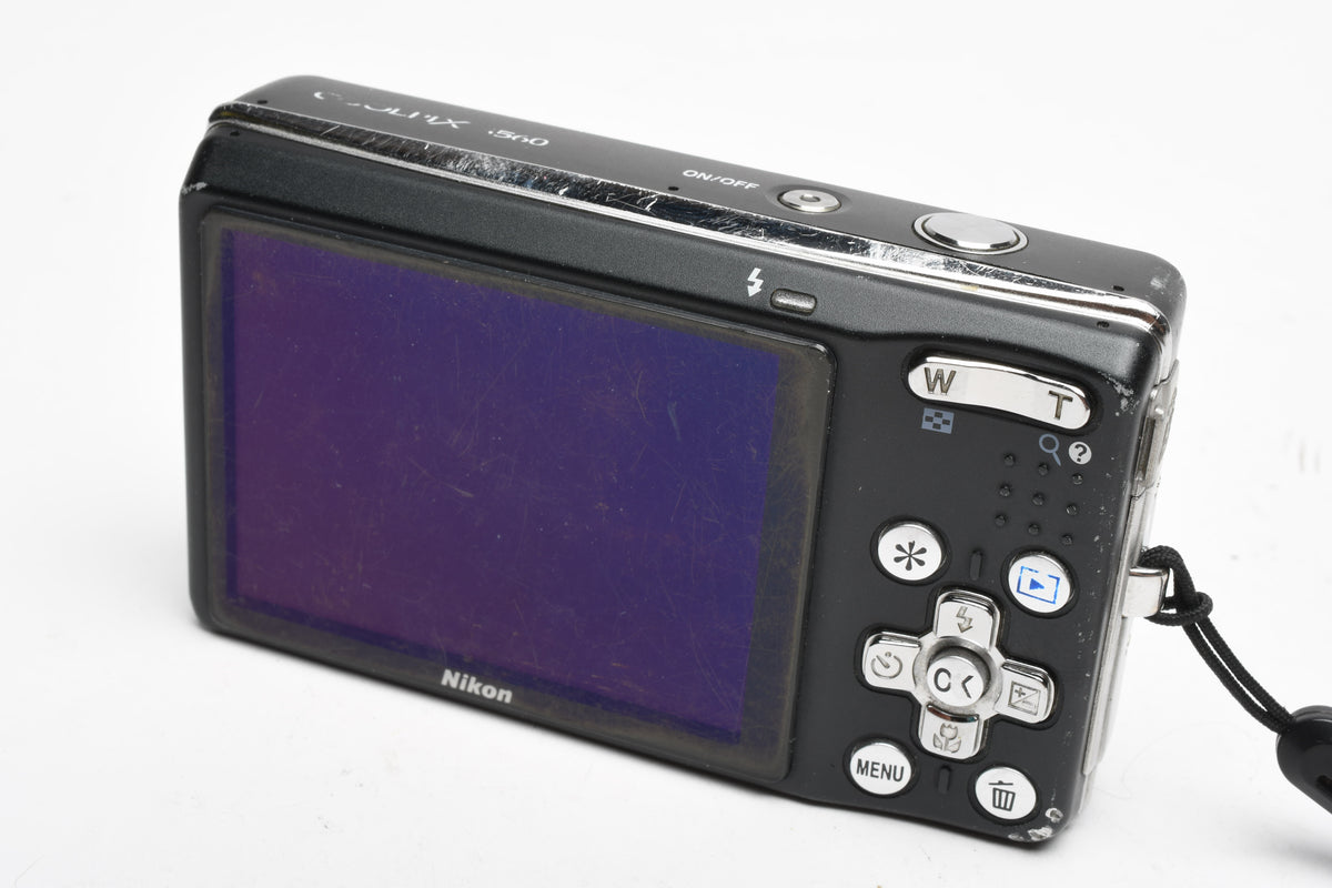 Nikon Coolpix S560 10MP Digital Point&Shoot camera, Case, Tested