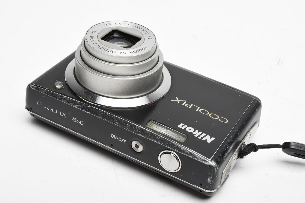 Nikon Coolpix S560 10MP Digital Point&Shoot camera, Case, Tested
