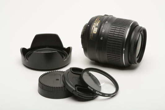 Nikon AF-S 18-55mm f3.5-5.6 G DX VR zoom lens, caps + lens hood + UV