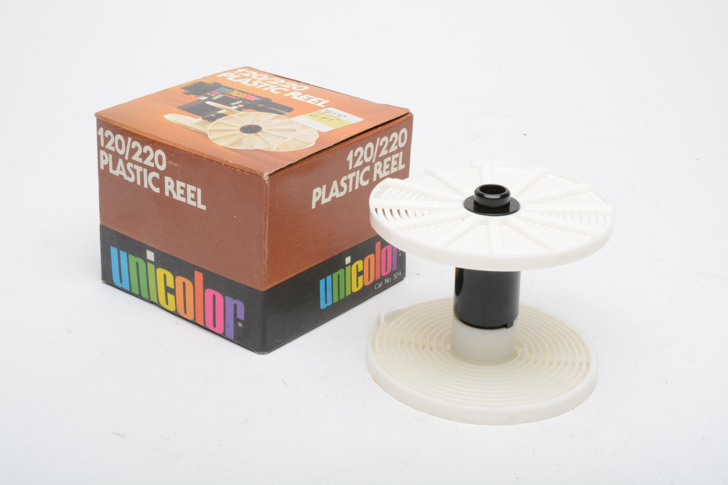 Unicolor 120/220 Plastic Reel #324, NIB