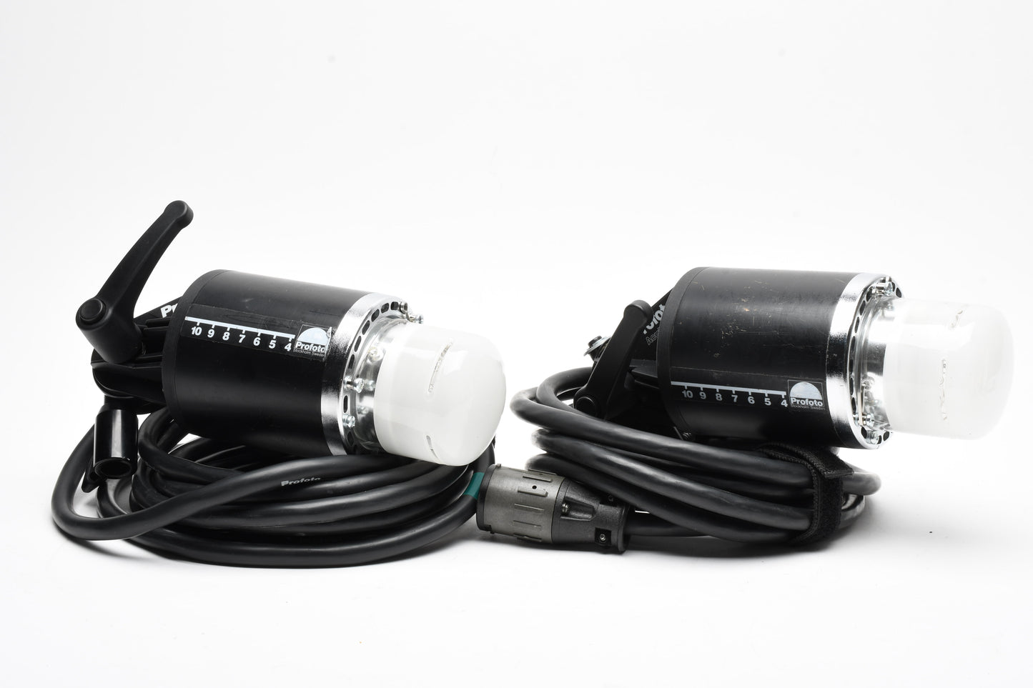 Profoto Acute 2R 1200W Flash Lighting Kit w/2 Acute D4 Heads, Case, Nice!