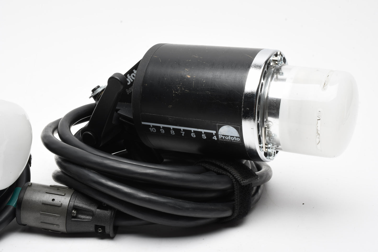 Profoto Acute 2R 1200W Flash Lighting Kit w/2 Acute D4 Heads, Case, Nice!
