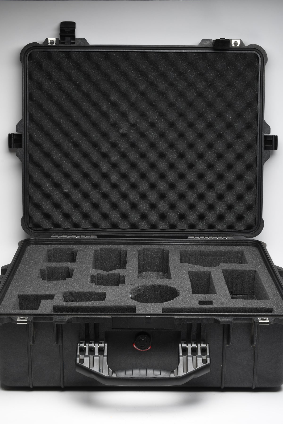 Pelican 1600 Black case w/Cut-up foam, very clean