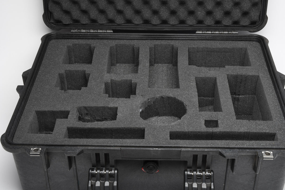 Pelican 1600 Black case w/Cut-up foam, very clean
