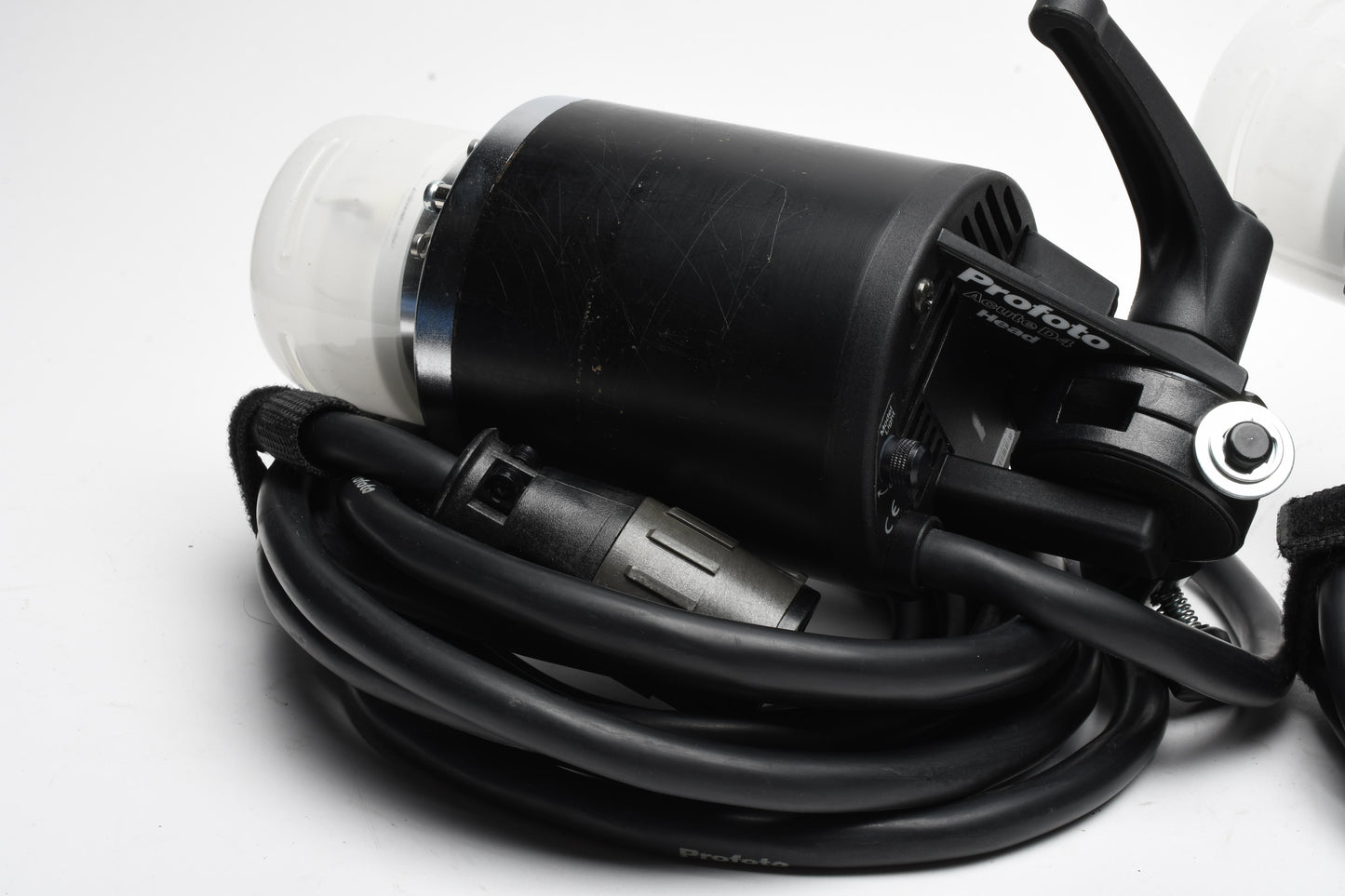 Profoto Acute 2R 1200W Flash Lighting Kit w/2 Acute D4 Heads, Case, Nice!